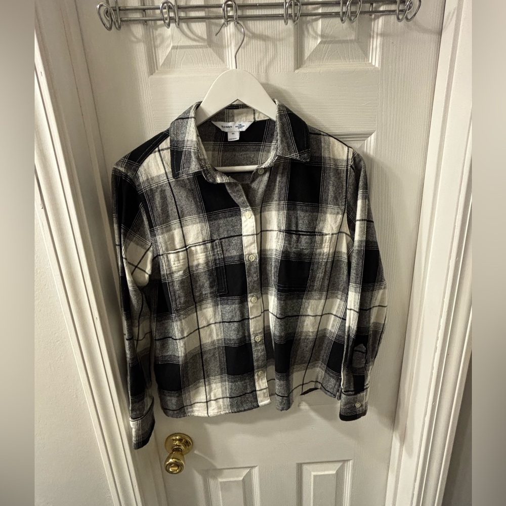 Old Navy black-and-white plaid flannel shirt. Size extra small.